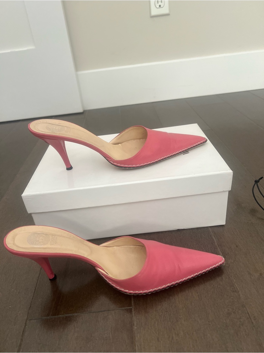 Versace, Limited Addition.
Pink Pointed-Toe Mule Heels - Picture 6 of 7